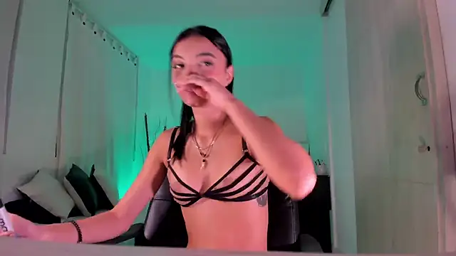 Snapshot of AnabelWolf chatting on January 2025 01:10:01 AM AnabelWolf online show from January 2025 01:10:01 AM