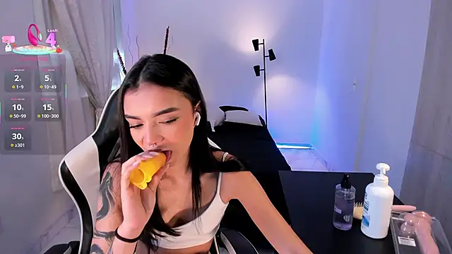 Snapshot of AnabelWolf chatting on September 2025 05:13:01 PM AnabelWolf online show from September 2025 05:13:01 PM
