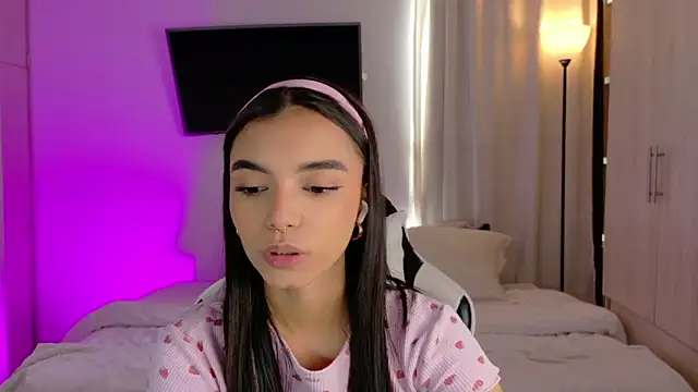Snapshot of AnabelWolf chatting on September 2025 04:45:01 PM AnabelWolf online show from September 2025 04:45:01 PM