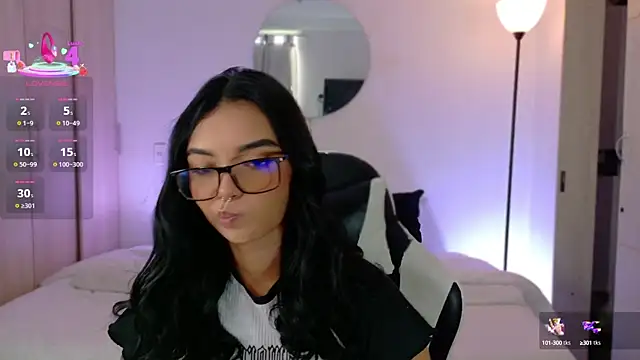 Snapshot of AnabelWolf chatting on October 2025 04:37:01 PM AnabelWolf online show from October 2025 04:37:01 PM