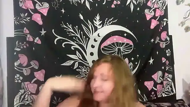 Snapshot of thickgingergoddess chatting on October 2025 11:49:02 PM thickgingergoddess online show from October 2025 11:49:02 PM