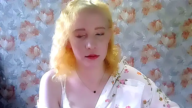 Snapshot of MelxMellie chatting on April 2026 02:12:02 PM MelxMellie online show from April 2026 02:12:02 PM