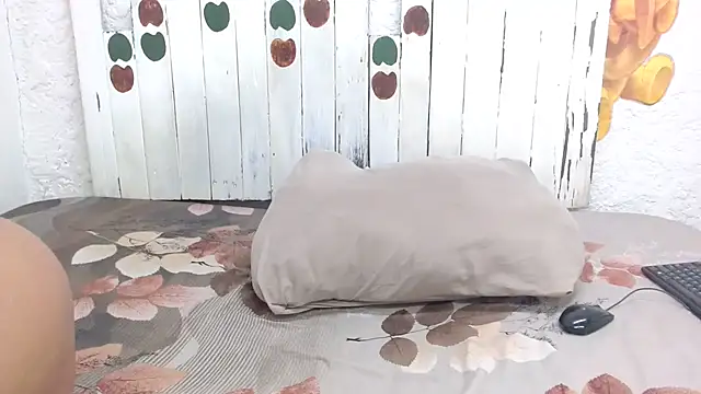 Snapshot of LolaTwerksXX chatting on October 2025 05:04:02 AM LolaTwerksXX online show from October 2025 05:04:02 AM