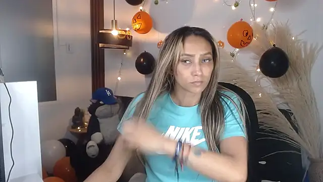 salome drasin online show from November 2025 10:32:01 PM