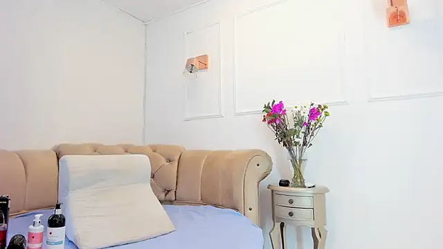 Snapshot of briannaduque chatting on February 2025 12:40:01 PM briannaduque online show from February 2025 12:40:01 PM