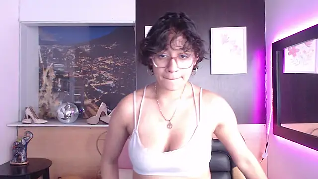 Lili Gomez  online show from October 2025 02:30:01 PM