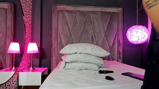 Pamela Johnsonn online show from January 2026 07:39:01 PM