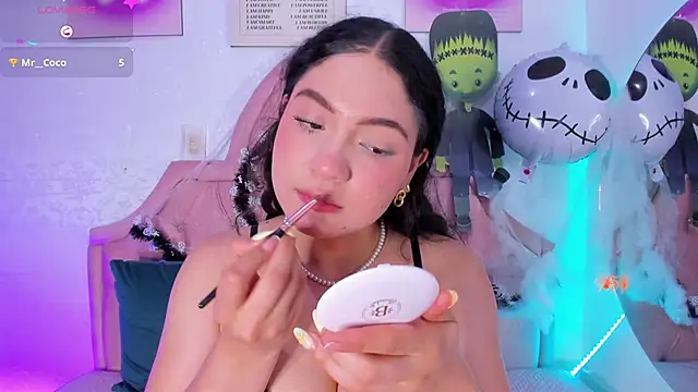 amandalee01 online show from October 2025 06:06:02 PM