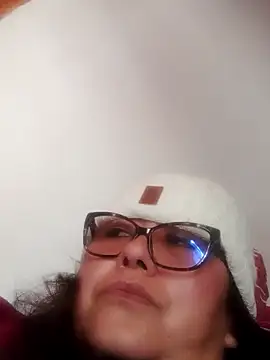 Darly Gomez online show from December 2024 01:41:02 PM