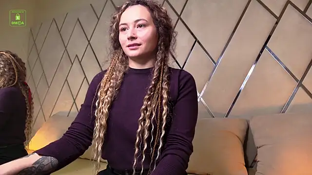 Ishtar Divine online show from December 2025 10:41:02 AM