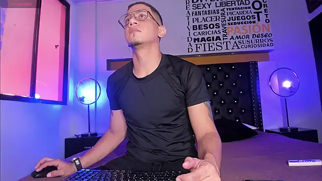 JoshMillerr  online show from March 2025 07:37:02 PM