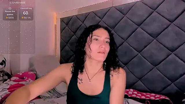 Nellyhills online show from October 2025 06:04:01 PM