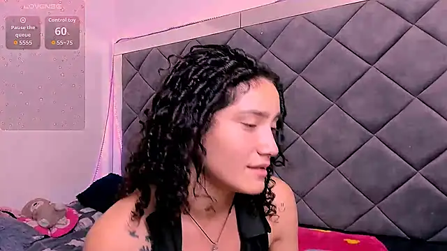 Nellyhills online show from November 2025 06:01:02 PM