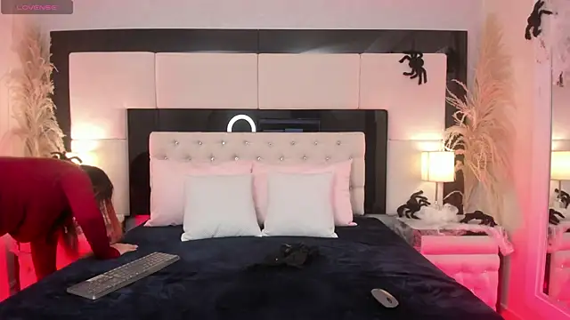 Snapshot of CarlaRossi_ chatting on October 2025 08:16:02 PM CarlaRossi online show from October 2025 08:16:02 PM