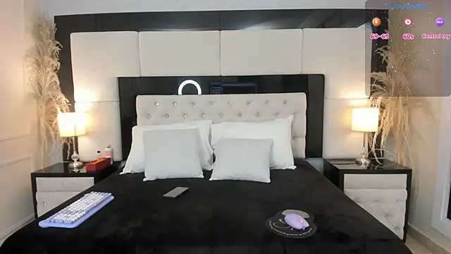 Snapshot of CarlaRossi_ chatting on November 2025 07:57:01 PM CarlaRossi online show from November 2025 07:57:01 PM