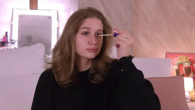 EllieHayes online show from October 2025 04:38:02 PM