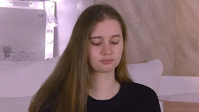 EllieHayes online show from March 2026 09:06:01 PM