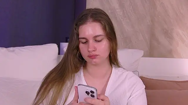 Snapshot of EllieHayes chatting on July 2026 11:11:02 PM EllieHayes online show from July 2026 11:11:02 PM