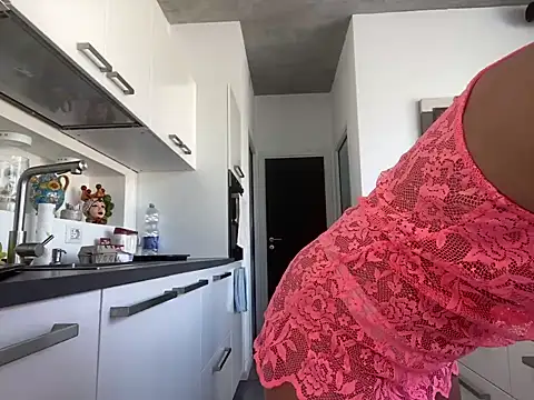 Snapshot of Samira-Summer chatting on March 2025 02:10:02 PM Samira-Summer online show from March 2025 02:10:02 PM