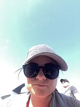 Snapshot of Samira-Summer chatting on March 2025 09:16:02 AM Samira-Summer online show from March 2025 09:16:02 AM