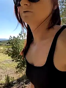 Snapshot of Samira-Summer chatting on October 2025 09:28:01 AM Samira-Summer online show from October 2025 09:28:01 AM