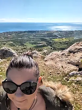 Snapshot of Samira-Summer chatting on February 2026 10:25:01 AM Samira-Summer online show from February 2026 10:25:01 AM