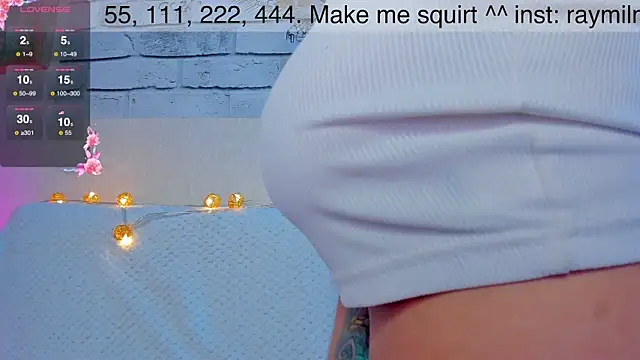 Snapshot of AliceMilman chatting on December 2024 01:11:01 PM AliceMilman online show from December 2024 01:11:01 PM