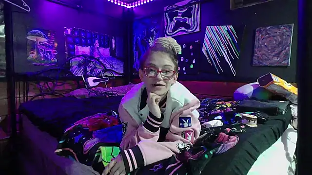 Stonermama666420 online show from December 2025 06:11:01 AM