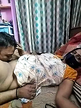 Snapshot of sweety_telugu_couple2027 chatting on February 2025 07:52:01 PM sweety telugu couple2027 online show from February 2025 07:52:01 PM