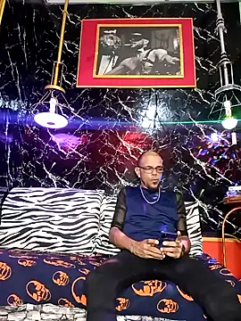 Snapshot of Charly_BC_Dirty chatting on November 2025 05:32:02 AM Charly BC Dirty online show from November 2025 05:32:02 AM