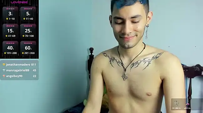 Snapshot of alexdesire chatting on December 2024 11:06:02 PM alexdesire online show from December 2024 11:06:02 PM