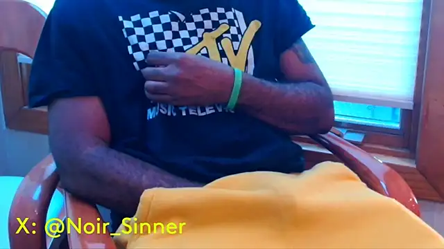 Snapshot of sinnernoir chatting on December 2025 01:49:02 PM sinnernoir online show from December 2025 01:49:02 PM