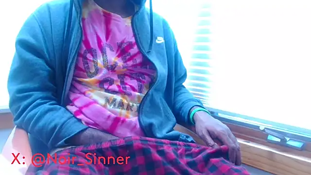 Snapshot of sinnernoir chatting on January 2026 06:10:01 PM sinnernoir online show from January 2026 06:10:01 PM