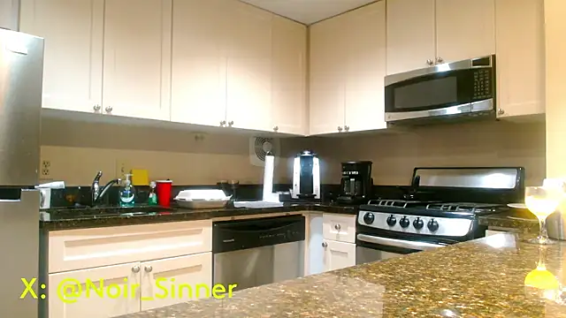 Snapshot of sinnernoir chatting on February 2026 04:02:01 AM sinnernoir online show from February 2026 04:02:01 AM