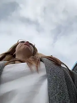 Snapshot of VikiDemi chatting on December 2025 09:24:01 AM VikiDemi online show from December 2025 09:24:01 AM