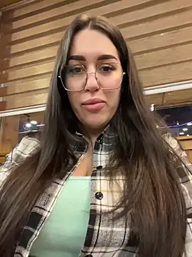 Snapshot of VikiDemi chatting on December 2025 03:42:01 PM VikiDemi online show from December 2025 03:42:01 PM