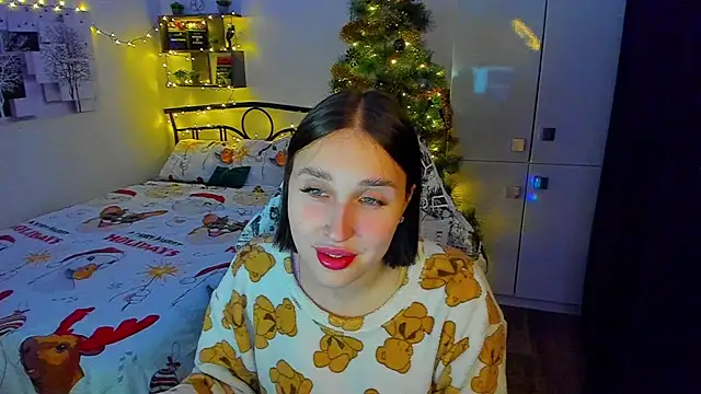 Snapshot of LinaTruly chatting on December 2025 10:14:01 PM LinaTruly online show from December 2025 10:14:01 PM