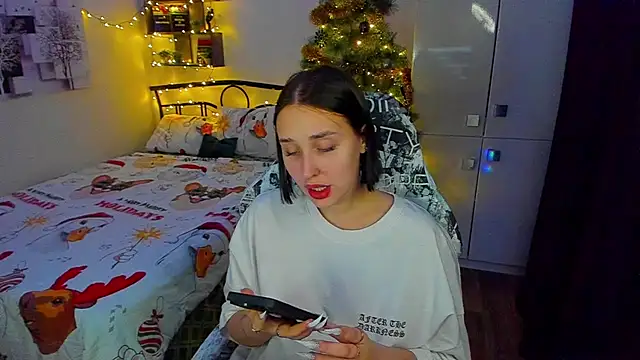 Snapshot of LinaTruly chatting on December 2025 10:49:02 PM LinaTruly online show from December 2025 10:49:02 PM