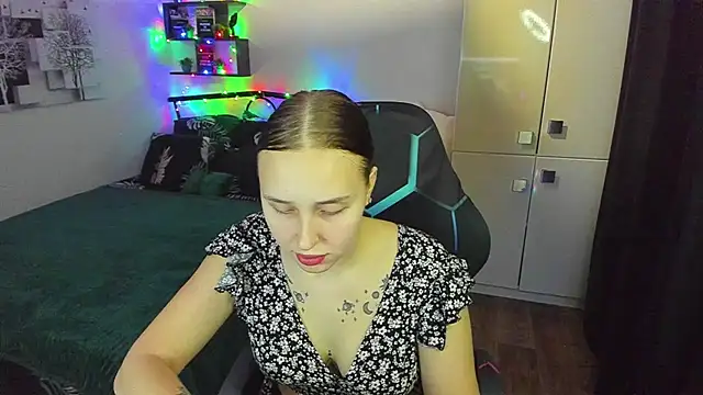 Snapshot of LinaTruly chatting on February 2026 10:04:02 PM LinaTruly online show from February 2026 10:04:02 PM