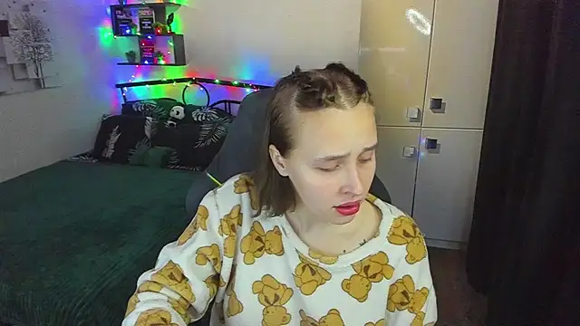 Snapshot of LinaTruly chatting on February 2026 09:44:01 PM LinaTruly online show from February 2026 09:44:01 PM