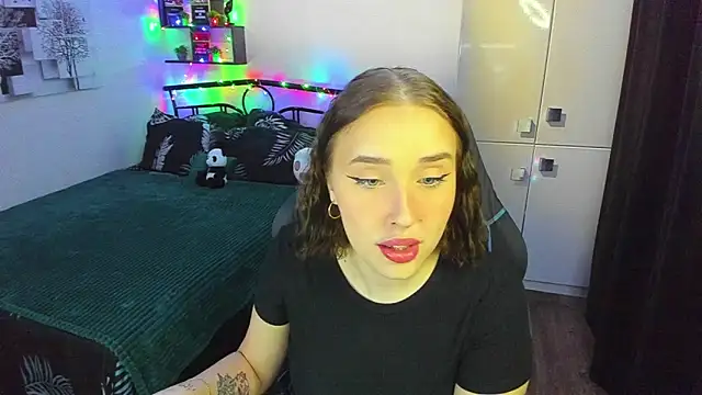 Snapshot of LinaTruly chatting on February 2026 10:21:01 PM LinaTruly online show from February 2026 10:21:01 PM