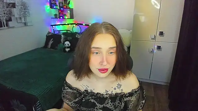 Snapshot of LinaTruly chatting on February 2026 10:11:02 PM LinaTruly online show from February 2026 10:11:02 PM