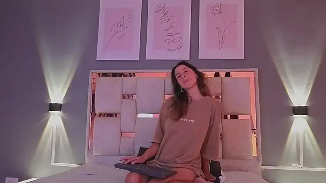 jolie lov online show from September 2025 01:22:02 PM