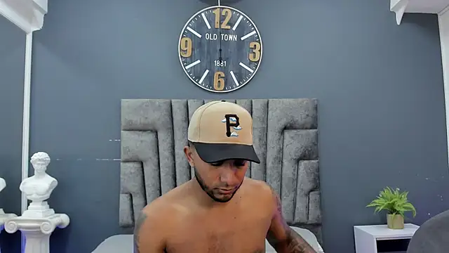 Robin Rief online show from April 2026 08:03:02 PM