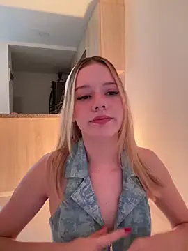 Snapshot of NicoleCut chatting on February 2025 10:59:01 AM NicoleCut online show from February 2025 10:59:01 AM