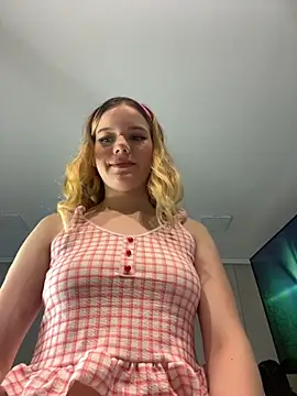 Snapshot of NicoleCut chatting on October 2025 10:47:02 AM NicoleCut online show from October 2025 10:47:02 AM