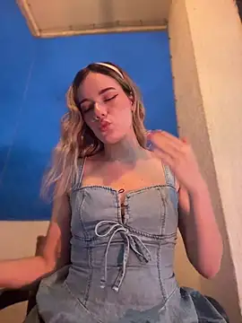 Snapshot of NicoleCut chatting on April 2026 11:13:01 PM NicoleCut online show from April 2026 11:13:01 PM