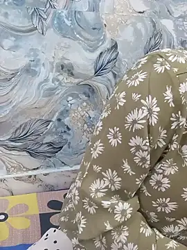 Snapshot of Haniya-143 chatting on February 2026 09:22:02 PM Haniya-143 online show from February 2026 09:22:02 PM