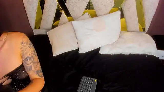 Amelia lorenz online show from December 2024 12:22:01 AM