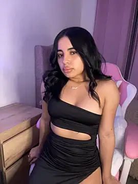 Emily-14 online show from November 2025 05:18:02 AM